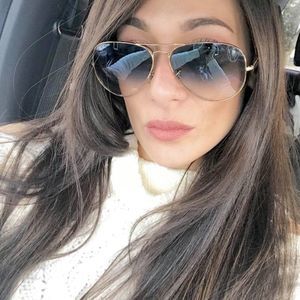 Meet your Posher, Carissa